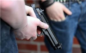 Razzia bei Hells Angels: Polizei stellt Schusswaffen und Drogen sicher