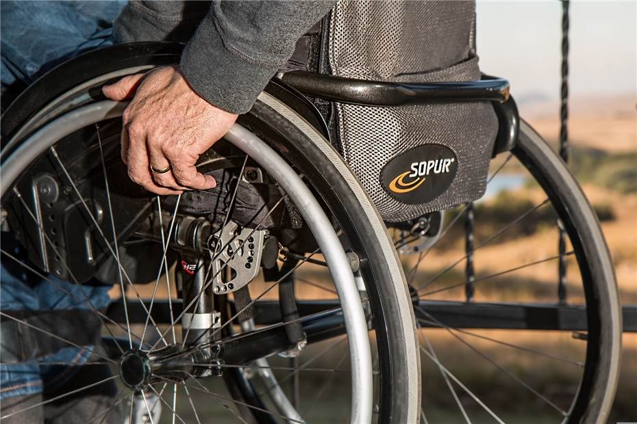 Euskirchen: Rollstuhlfahrer nach Zusammenstoß mit PKW schwer verletzt