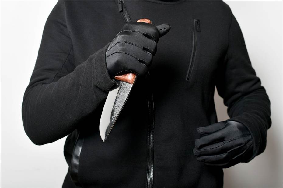 Raub in Bonn: Frau in ihrer Wohnung mit Messer bedroht