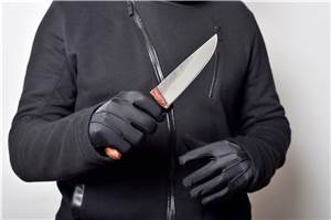 Euskirchener verunfallte auf der Autobahn und musste vor Ort festgenommen werden - Cutter-Messer gez