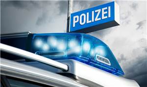 Adenau: Streifenwagen kollidiert mit Lkw