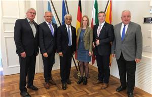 Stärkung Bonns als zweites
bundespolitisches Zentrum