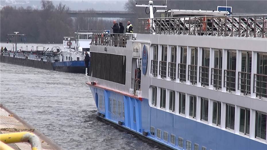 Motor ausgefallen: Schiff mit 166 Gästen trieb zu Tal