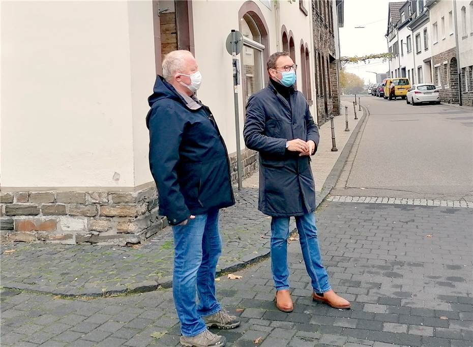 Dr. Alexander Wilhelm zu Ortsbegehung und Bürgergesprächen in Winningen