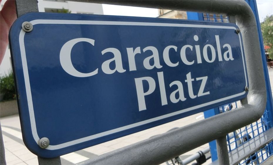 Schild am
Caracciola-Platz entwendet