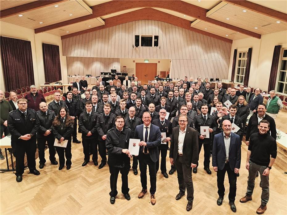 Verleihung der Fluthelfermedaille an die
Feuerwehr-Kameradinnen und -Kameraden der VG Mendig
