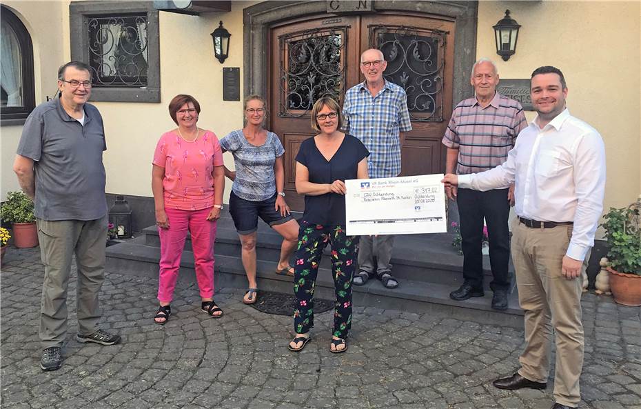 Förderverein des
Altenheims erhält über 300 Euro