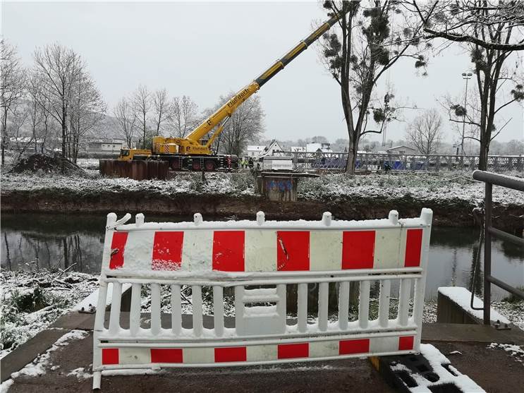 Wegen Schneefällen: Brückeneinhub in Sinzig abgebrochen