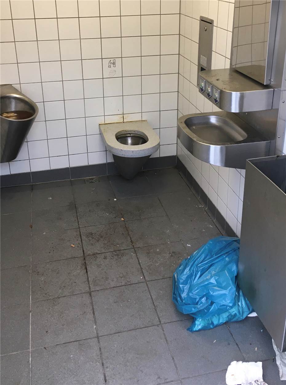 „Toilette am Bahnhofsvorplatz
ist ein Griff ins Klo“