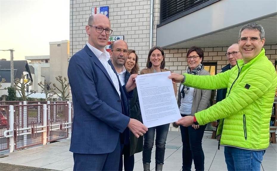 Bad Hönningen: Petition an Verbandsbürgermeister Jan Ermtraud übergeben
