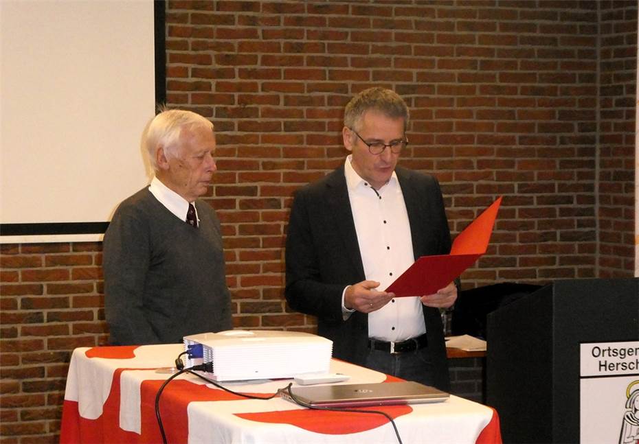 Kurt Sahm mit der
Willy Brandt Medaille geehrt