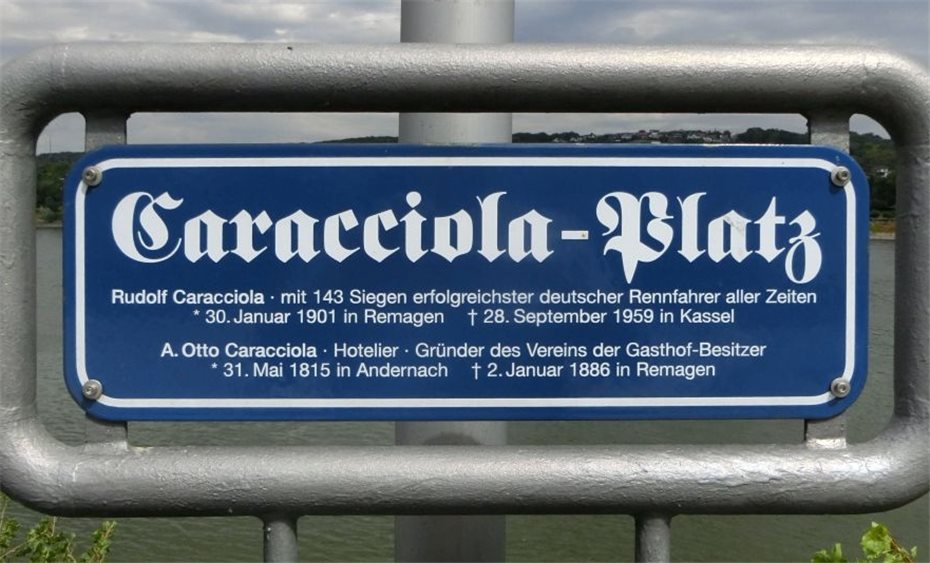 Schild am
Caracciola-Platz entwendet