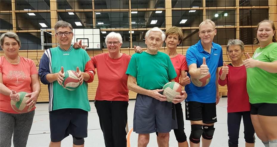 Alois Martin hängt mit 91 Jahren
sein Volleyball-Shirt an den Nagel
