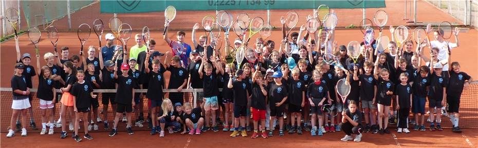 80 Kinder und Jugendliche
beim 2. Tenniscamp
