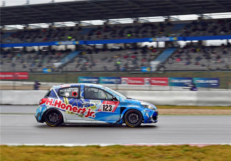 Rowe Racing sichert BMW nach
zehnjähriger Durststrecke den 20. Sieg