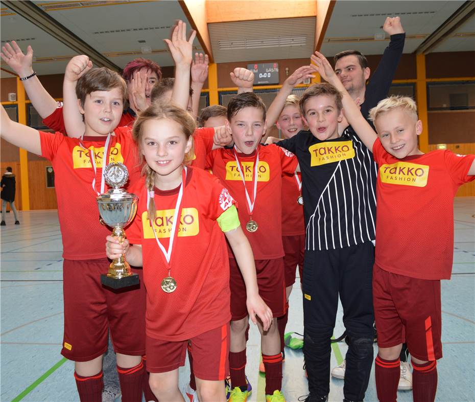 Fußballnachwuchs bot
spannende Spiele in der Rheinhalle