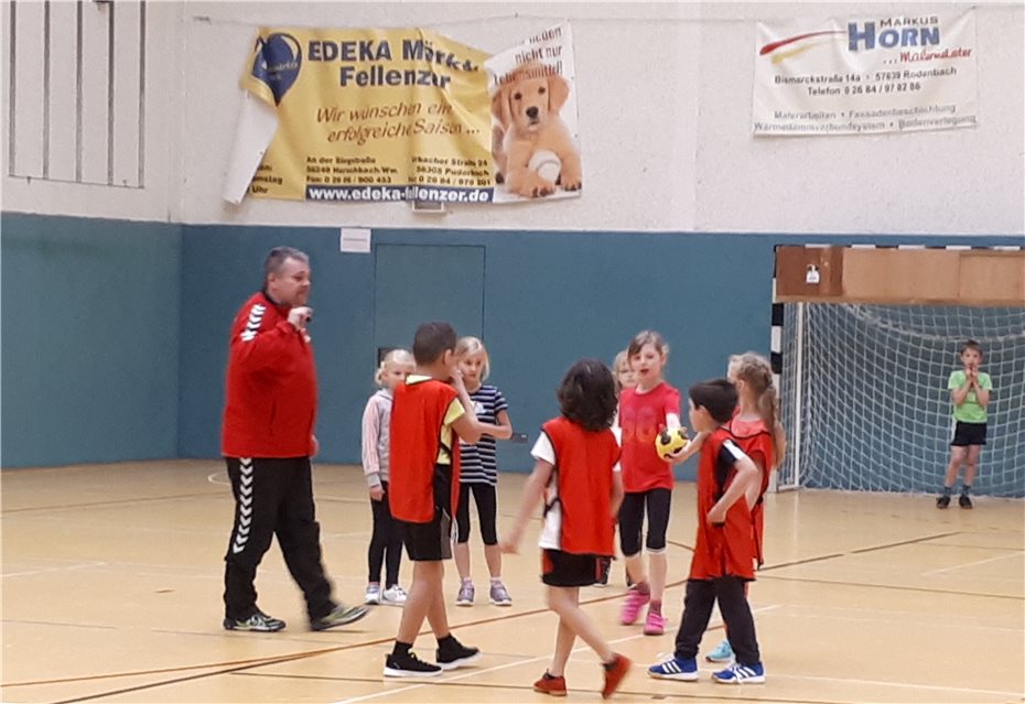 „Handballsport kindgerecht
in den Schulsport integrieren“