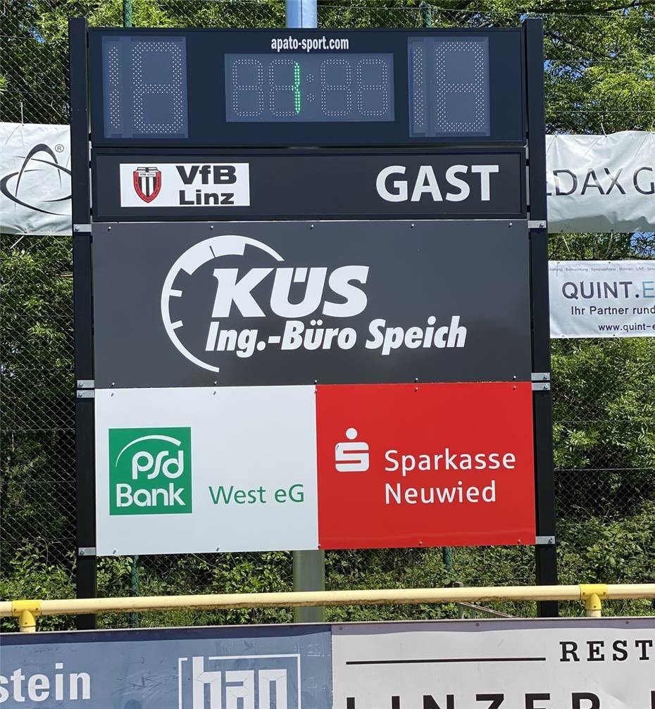 Neue Anzeigetafel auf dem Sportgelände am Kaiserberg