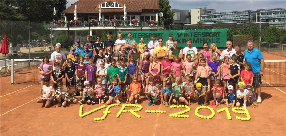 49 Kinder beim
Tennis-Ferien-Tagescamp