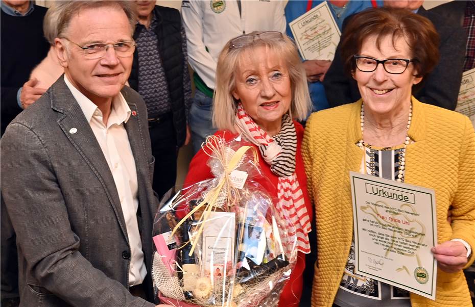 Trude Uhl wurde für ihre
74-jährige Mitgliedschaft ausgezeichnet