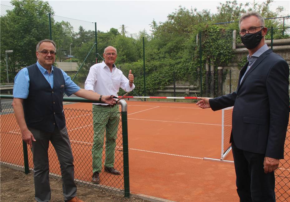 Neues „Kleinspielfeld“ mit
Tennisball-Wand eröffnet