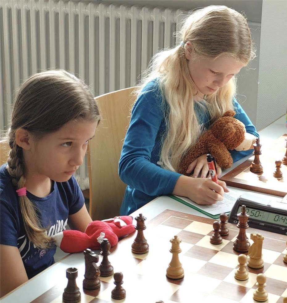 Mädchen am Schachbrett