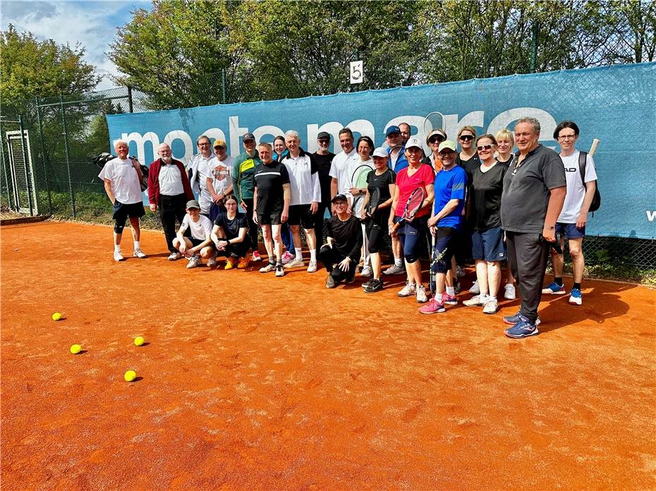 ATC-Tennisspieler feiern
Freiplatzeröffnung