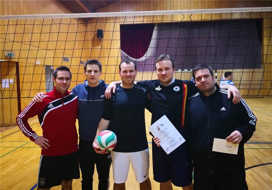 Strackmänner erneut Volleyballdorfmeister