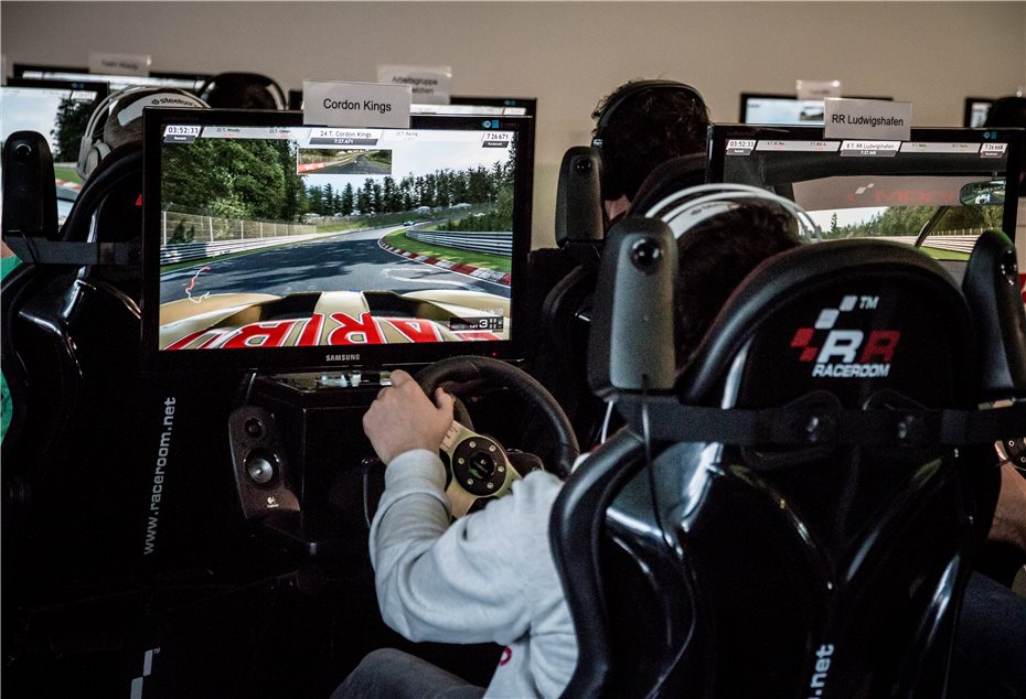 Jagende Pixel -
virtuelle Rennen am Nürburgring