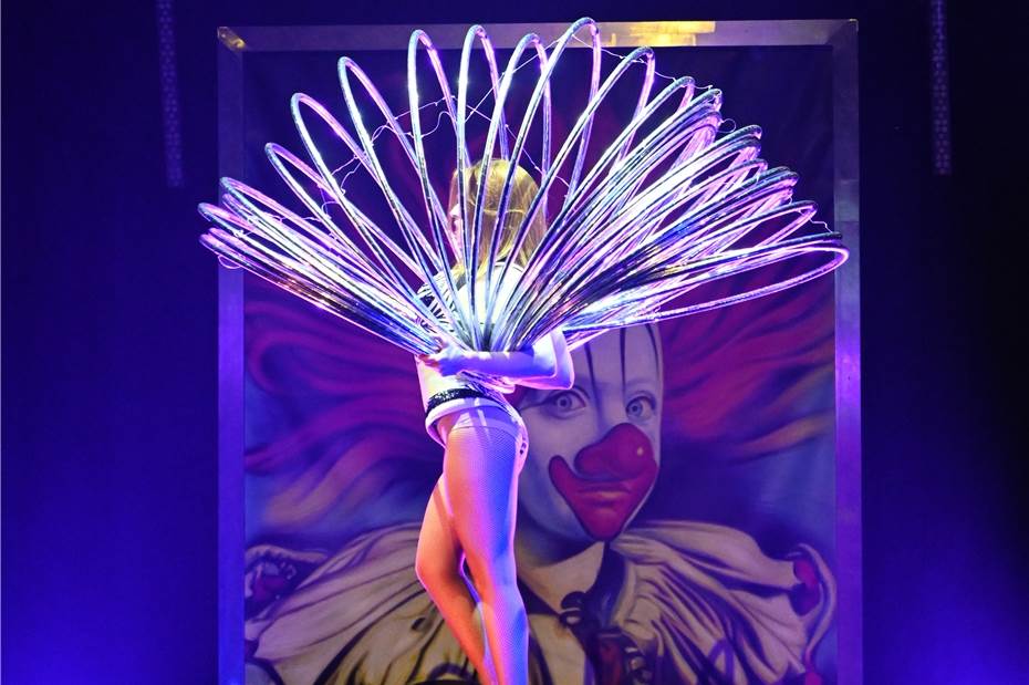 Höchstleitungen, Magie, Clownerie bietet die Show „Circus“