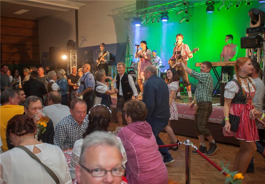 Live-Band Meilenstein feierte
mit über 600 Gästen tolle Party