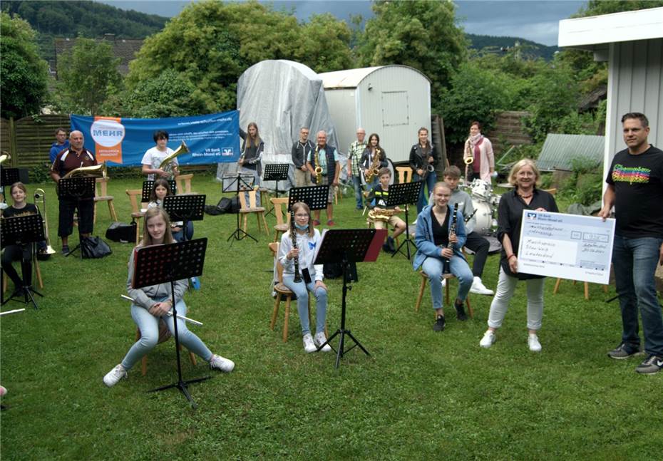Musikverein Leutesdorf
stattet Nachwuchs aus
